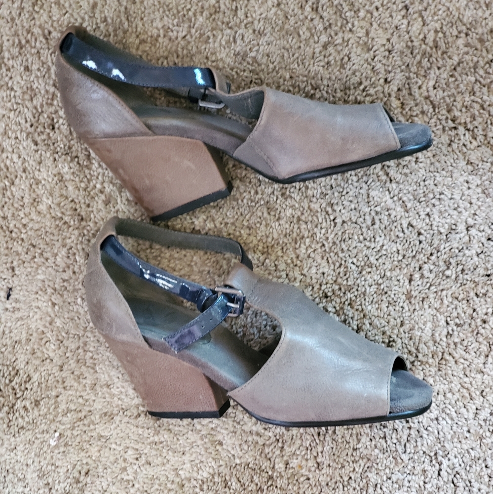 Aerosoles Peep Toe Leather Pumps- Size 7-1/2M